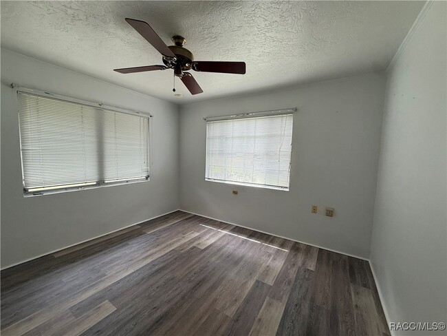 Foto del edificio - 8035 E Gospel Island Rd
