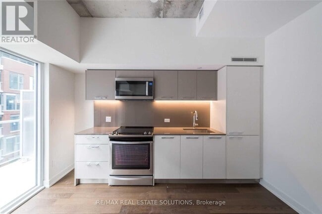 Building Photo - 15 Baseball Pl