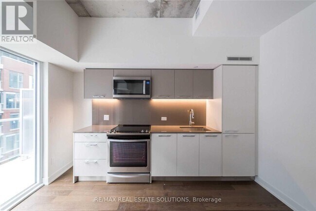 Photo du bâtiment - 15 Baseball Pl