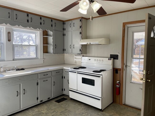 Building Photo - NICE CLEAN COUNTRY HOME, 3 BDRM 1.5 BA