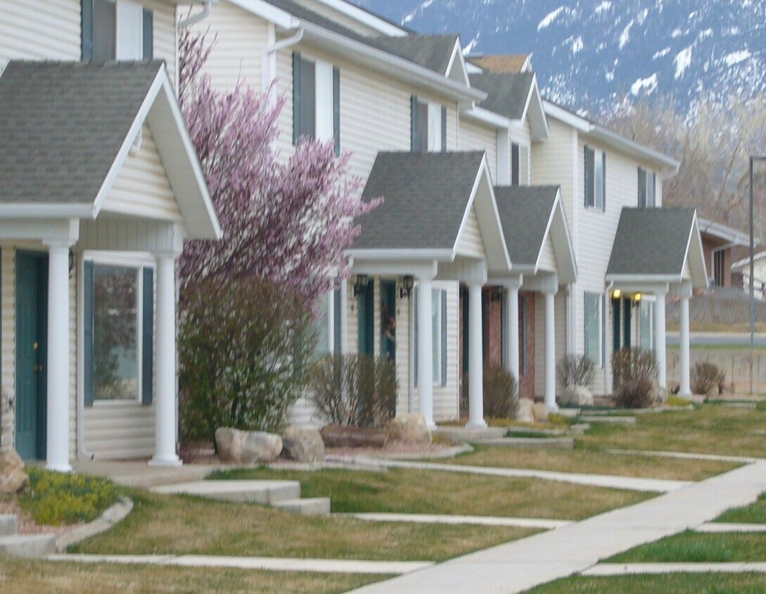 Foto principal - 3 Bedroom 2.5 Bath Townhouse