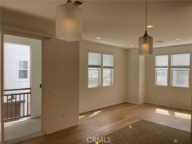 Foto del edificio - 175 E Commercial St