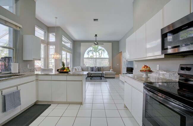 Building Photo - 9070 Cypress Hollow Dr