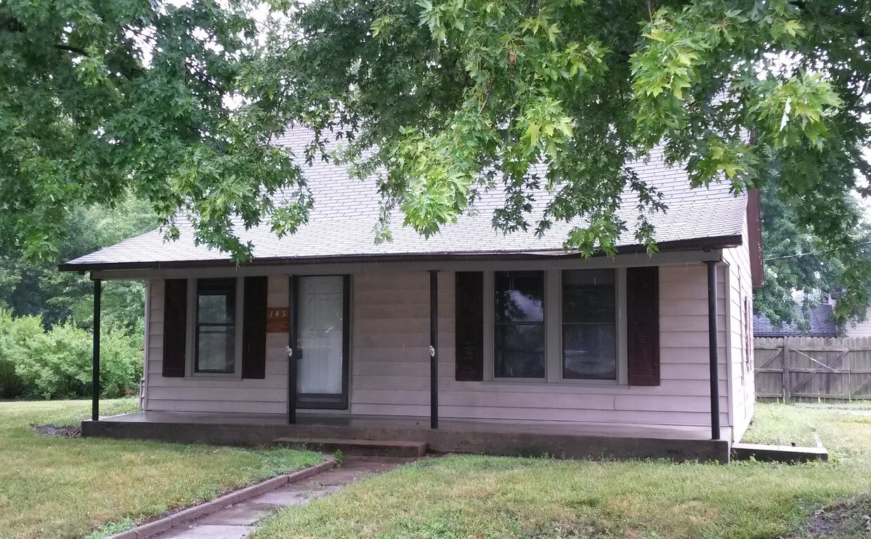 Primary Photo - 143 N Pierce St