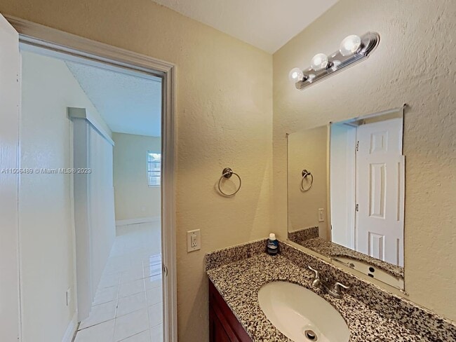 Building Photo - 9831 Colonial Dr