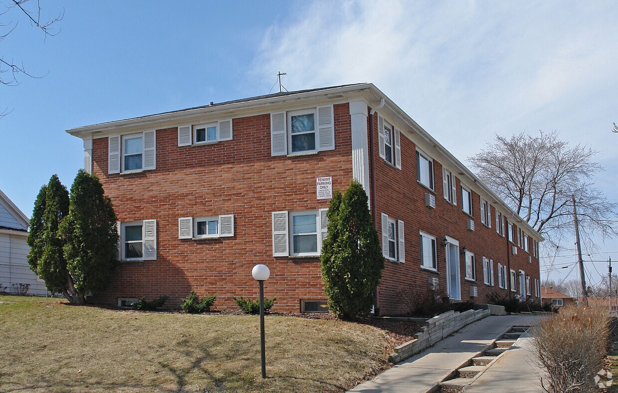 Primary Photo - 3555 S Brust Ave