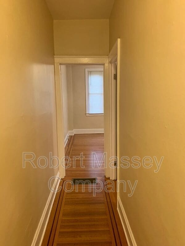 Building Photo - 2424 Glenmary Ave