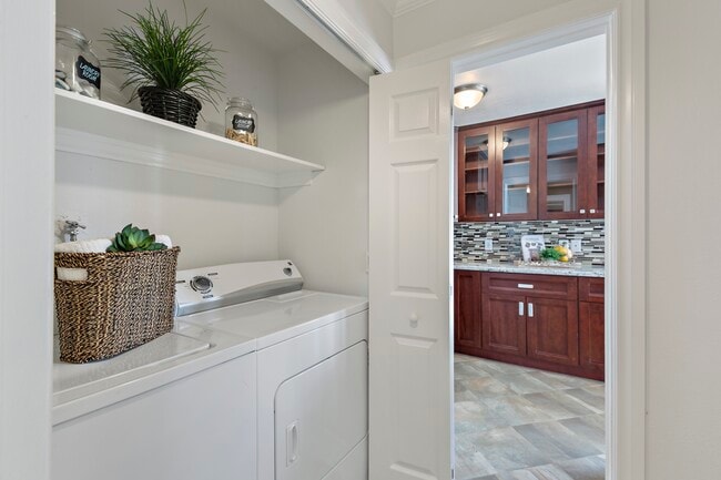 Foto del edificio - 1025 Shell Blvd