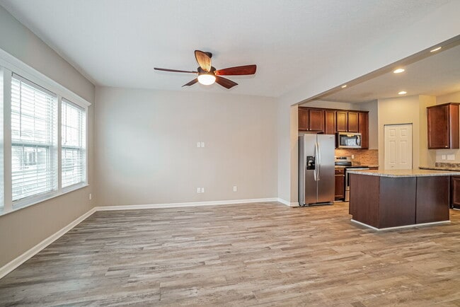 Building Photo - 6334 Oak Trail Dr