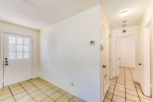 Foto del edificio - 2928 E 12th St