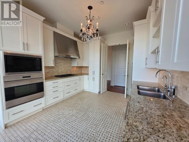 Building Photo - 183 Wellington St W