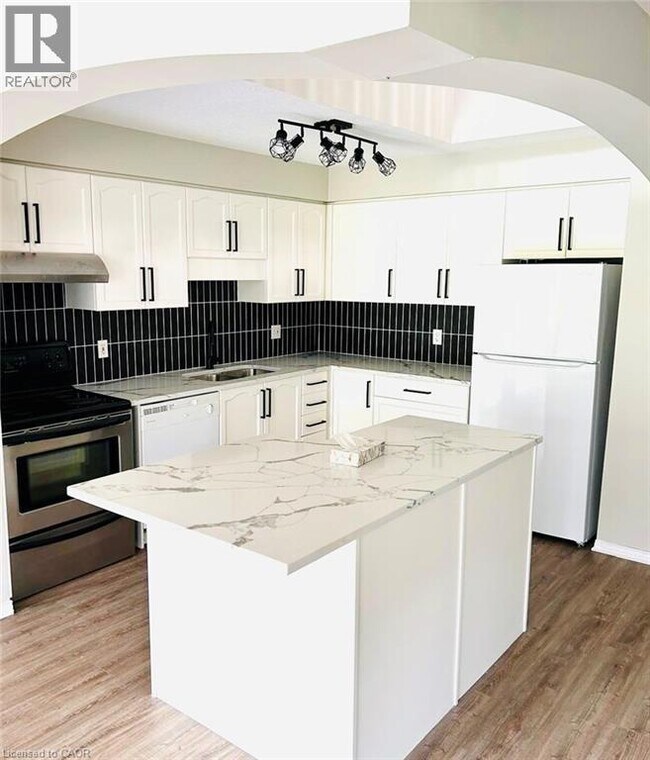 Building Photo - 169 Bismark Dr