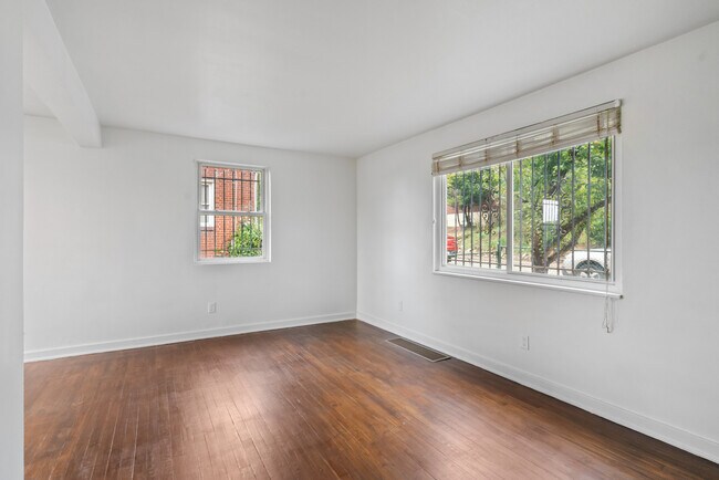 Foto del edificio - 5034 Ampere St