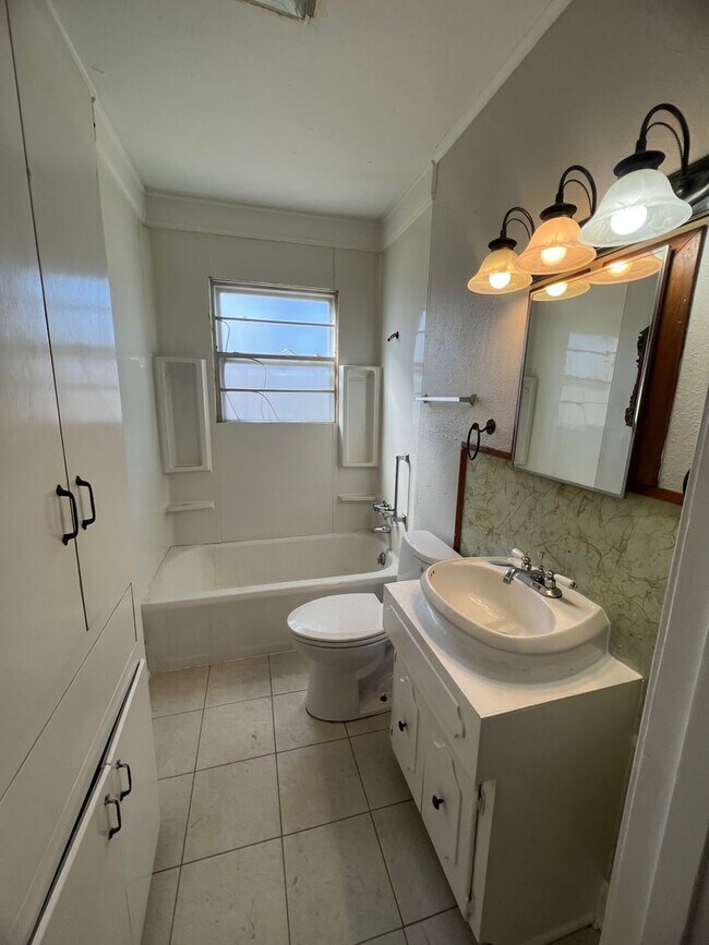 Foto del edificio - 215 E Rutherford St