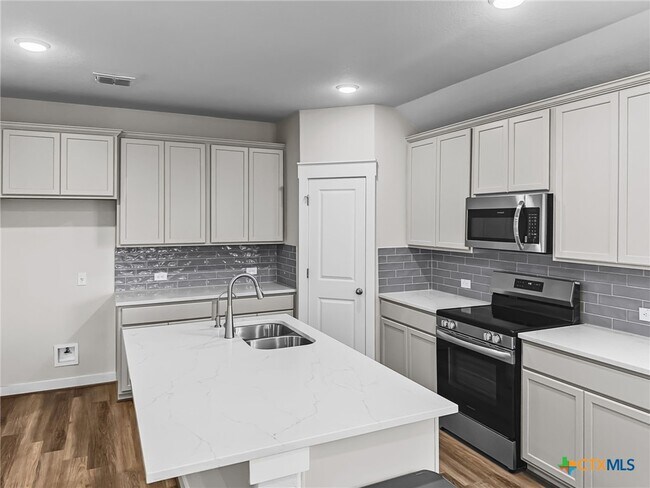 Building Photo - 916 Gray Cloud Dr