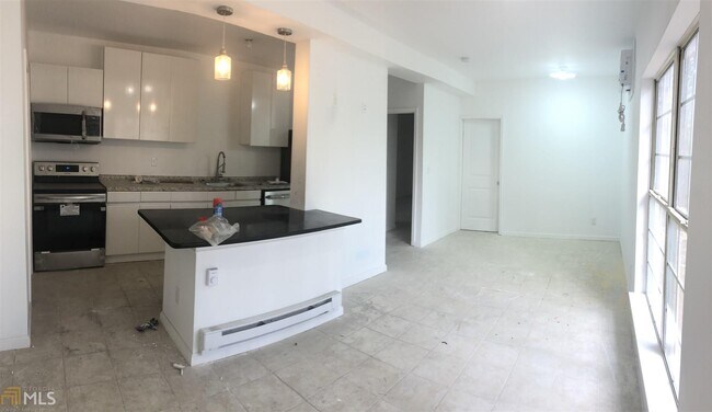 Foto del edificio - 329 Clayton Ave
