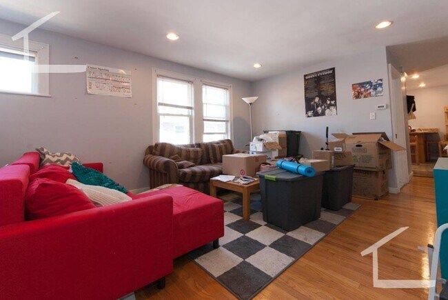 Foto del edificio - 5 BED/2.5 BATH ON BRIGHTON/ALLSTON LINE