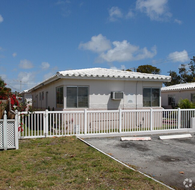 Building Photo - 1903 Thomas St