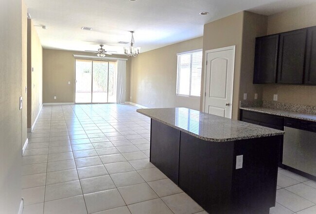 Foto del edificio - 3 bedroom home with den or office