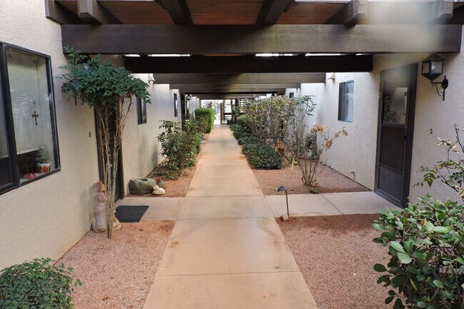 Foto del edificio - Fully Furnished Condo in Oak Creek Village