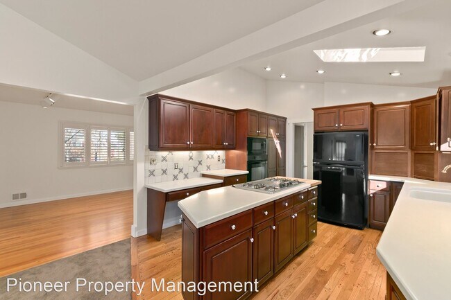 Building Photo - 3 br, 2 bath House - 6916 S Cook Way