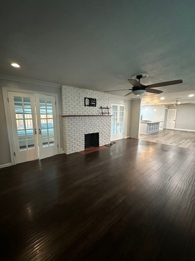 Building Photo - 2550 4th Ave