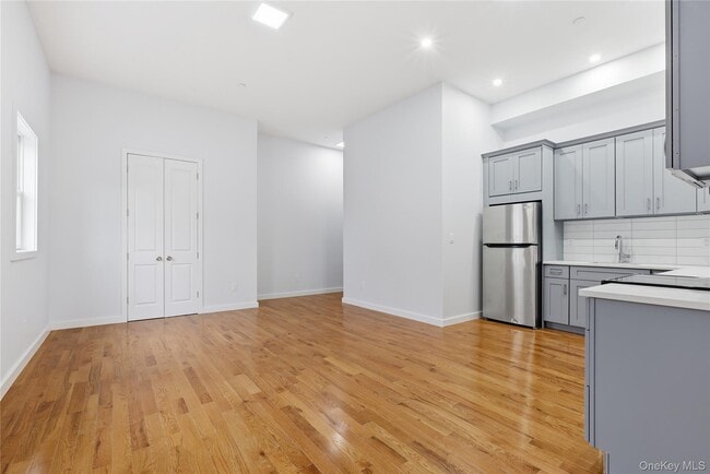 Building Photo - 99 Main St