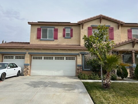 Front View featuring three car garage - 43660 59th St W