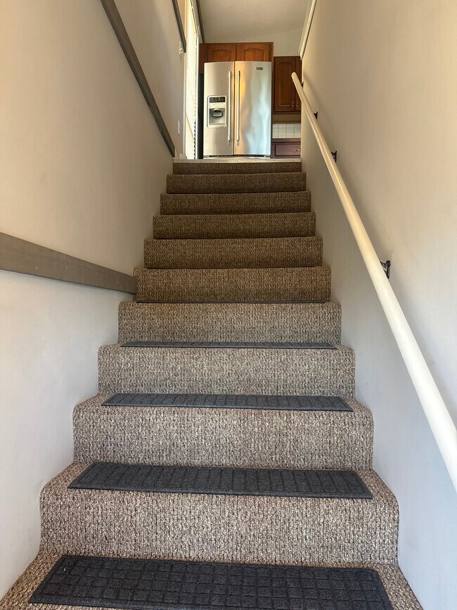 Entrada - 35 Husson Ave