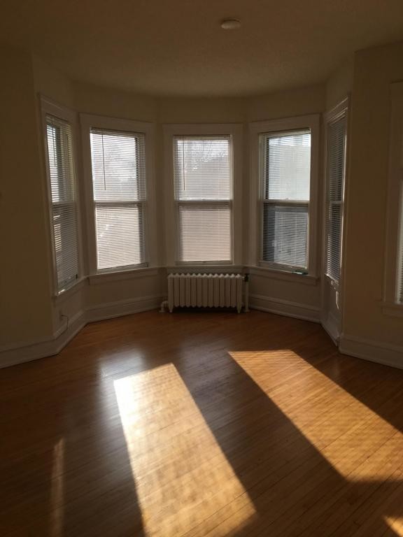 Foto del edificio - 2704 N Hackett Ave