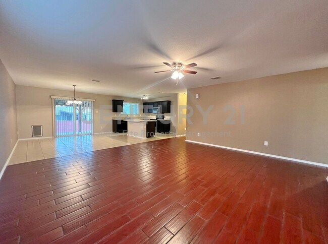 Foto del edificio - 9925 Amaryllis Ln