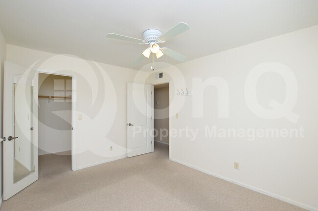 Foto del edificio - 303 N Miller Rd