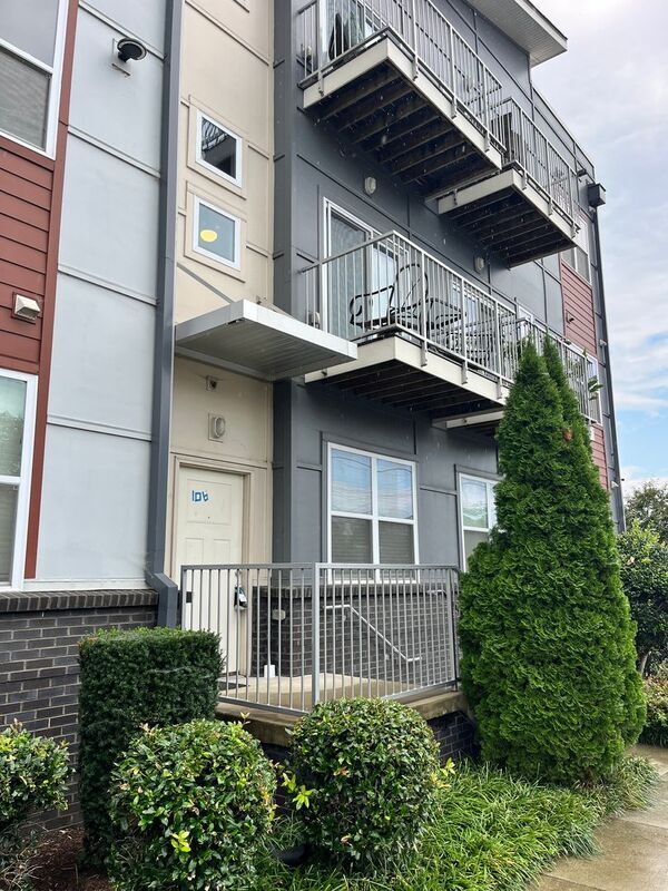 Primary Photo - 1118 Litton Ave