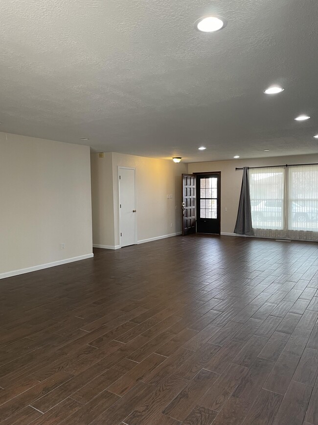 Building Photo - 9416 Camino Del Sol NE