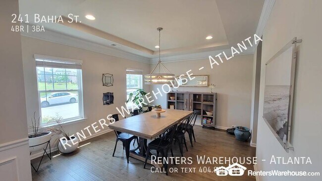Building Photo - Experience luxury living in the heart of L...