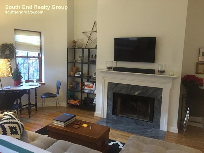 Building Photo - Rutland Sq-Great 1 bed, w/laundry, deck,