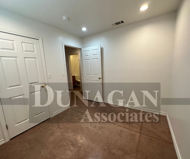 Building Photo - 706 N Guadalupe St