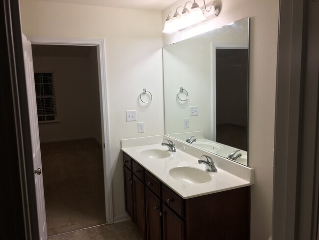 Building Photo - 2873 Village Center Dr