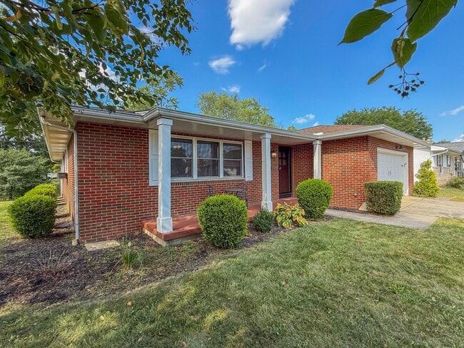 Building Photo - 3084 Sawyer Dr