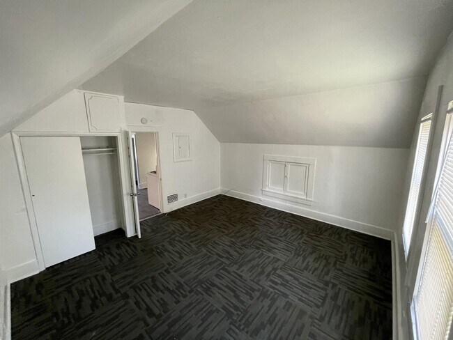 Building Photo - 311 S 10th St