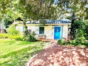 Building Photo - 4724 SW 64th Ct