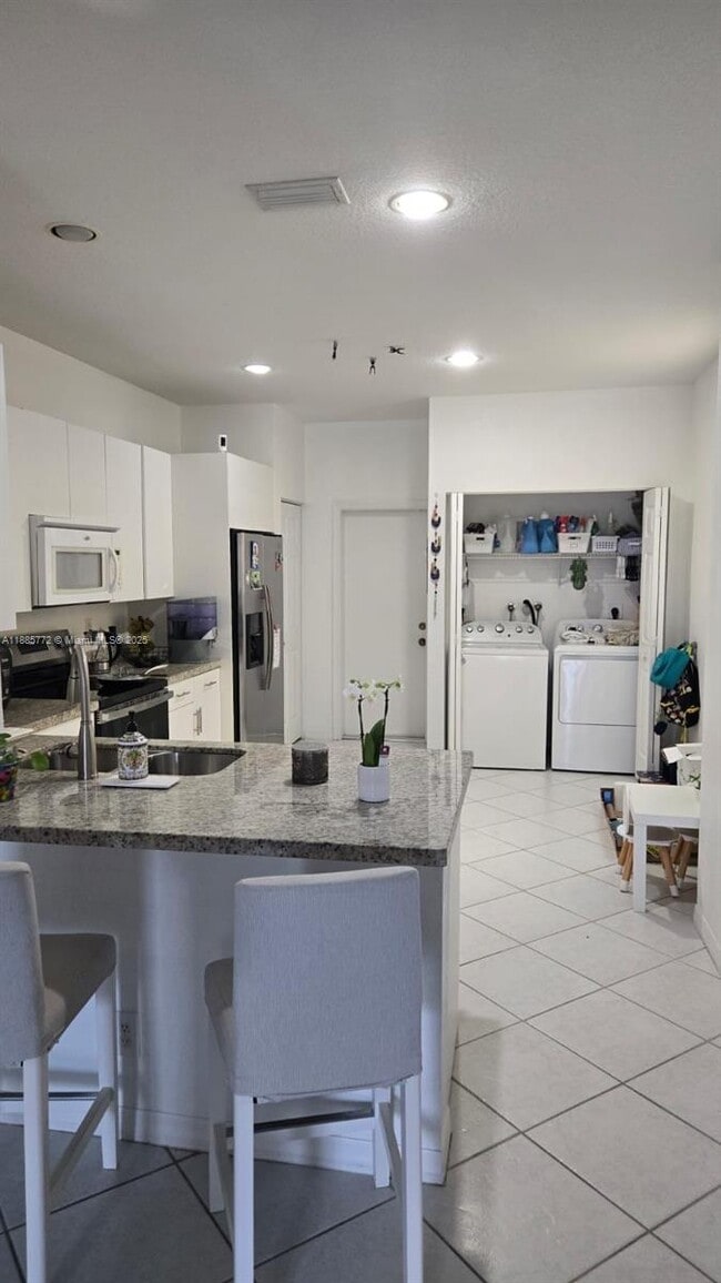 Building Photo - 2470 Cordoba Bend