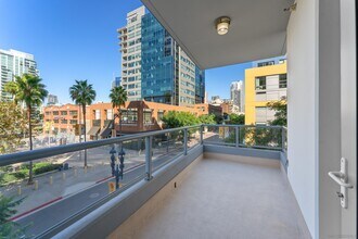 Building Photo - 253 Tenth Ave