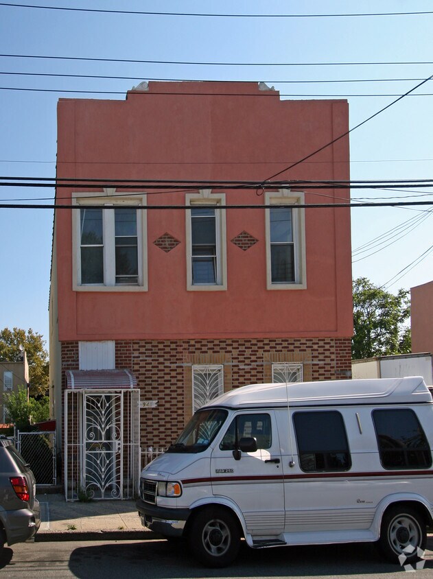 Foto principal - 947 Crescent St 4