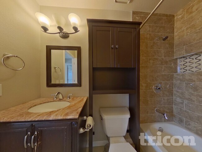 Foto del edificio - 628 Longfellow Ln