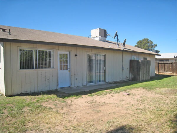 Building Photo - COMING SOON! 3 Bedroom 2 bath single family home