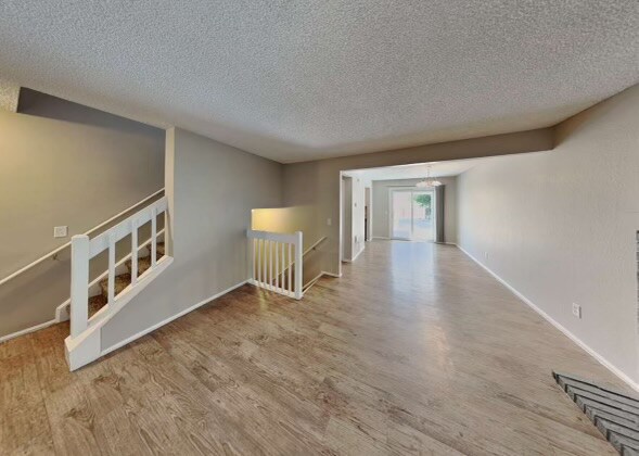 Foto principal - 9906 Garland Dr
