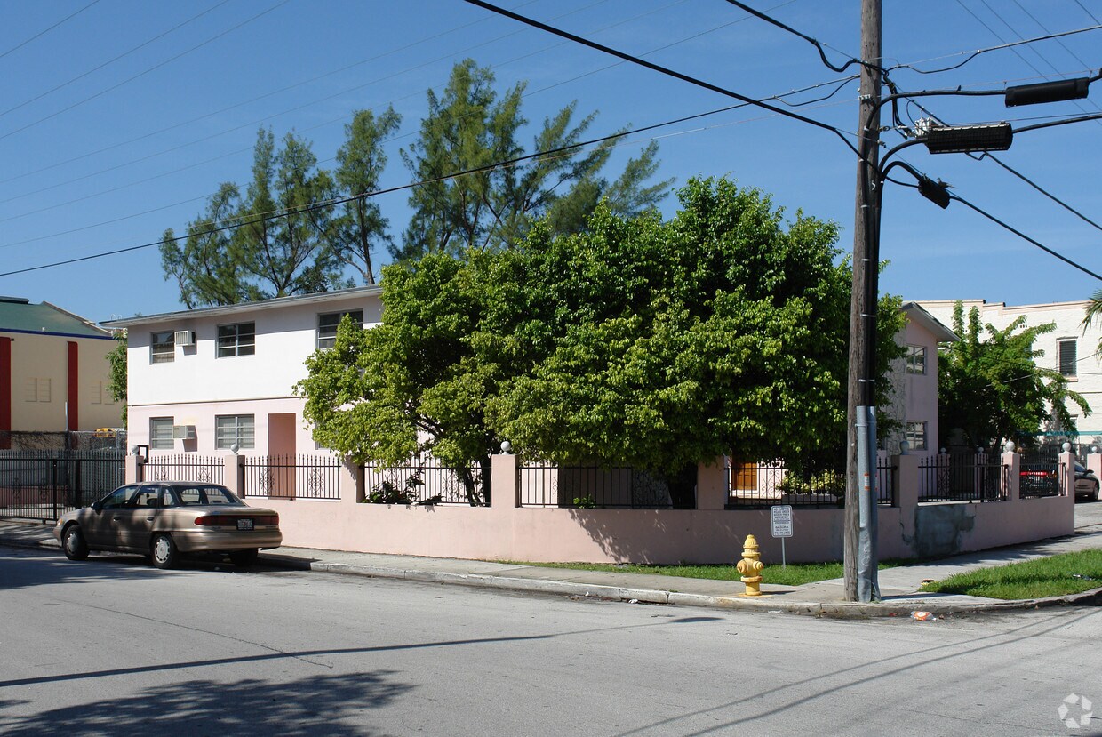 Building Photo - 1608 SW 4th St