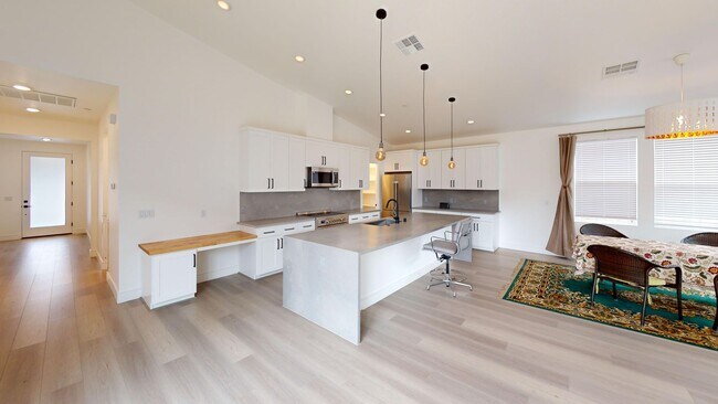 Foto del edificio - Newly Constructed Modern 3BR Kerry Ranch Home with Private Yard & Solar