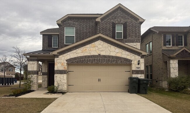 Foto del edificio - Like-New 4 Bedroom Home in Prime Garland Location